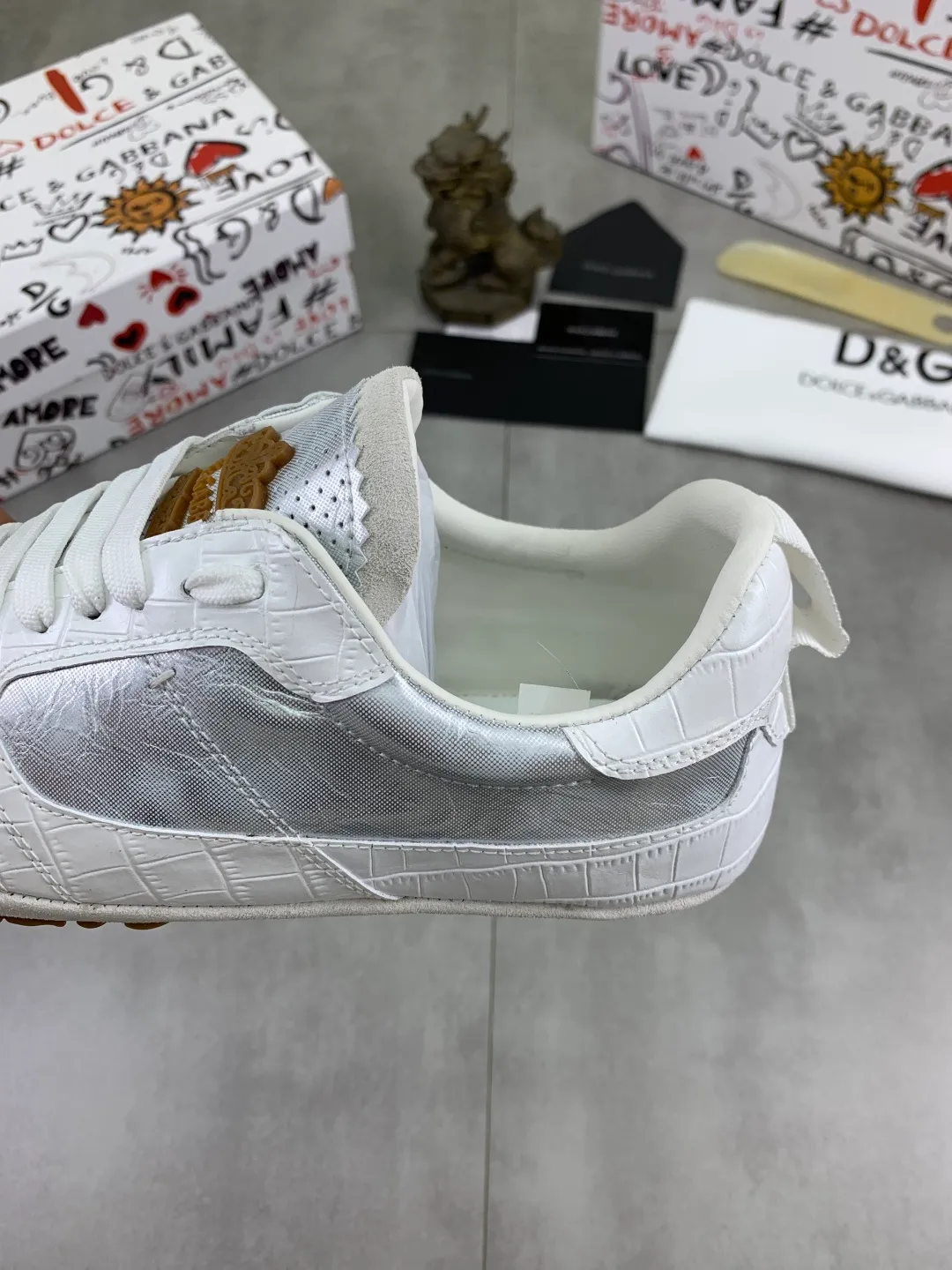 Men's men's shoes 💰P542 💰[New model] The latest hot style, top original quality, the official website synchronizes "DOLCE&GABBANA [Dolce & Gabbana] ~ High quality." The effect is low-top casual DG men's shoes, loved by many celebrities, using high-end imported first-layer calfskin splicing logo design + cowhide feet, simple and elegant, perfectly interpreting the latest inspiration of shoes, integrating classics and fashion, luxury dreams, and fashion. Suitable for drivers, light and comfortable to drive, light and breathable for outdoor travel, high-end quality, trustworthy, 3️⃣color🉑️choice! Code number: 38-46